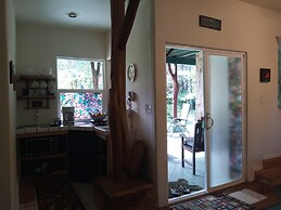 Aloha Crater Lodge and Lava Tube