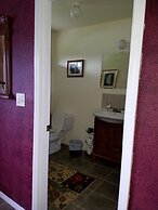 Aloha Crater Lodge and Lava Tube