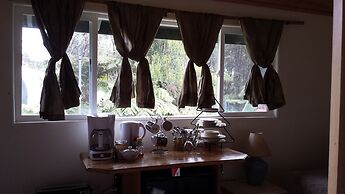 Aloha Crater Lodge and Lava Tube