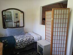 Aloha Crater Lodge and Lava Tube