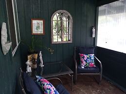Aloha Crater Lodge and Lava Tube