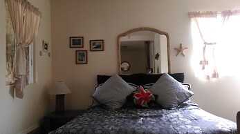 Aloha Crater Lodge and Lava Tube