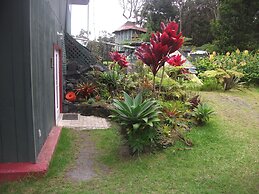 Aloha Crater Lodge and Lava Tube