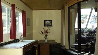 Aloha Crater Lodge and Lava Tube