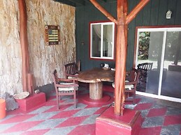 Aloha Crater Lodge and Lava Tube