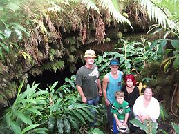 Aloha Crater Lodge and Lava Tube