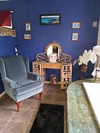 Aloha Crater Lodge and Lava Tube