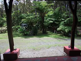 Aloha Crater Lodge and Lava Tube