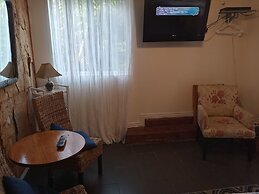 Aloha Crater Lodge and Lava Tube