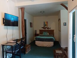 Aloha Crater Lodge and Lava Tube