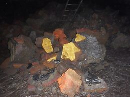 Aloha Crater Lodge and Lava Tube