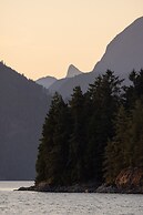 Backeddy Resort and Marina