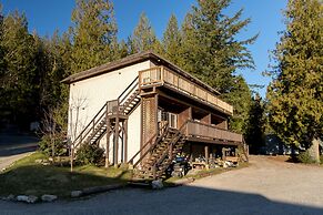 Backeddy Resort and Marina