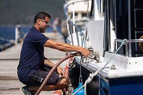 Backeddy Resort and Marina