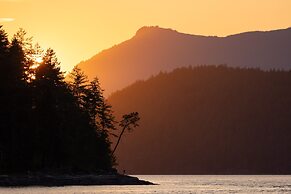 Backeddy Resort and Marina