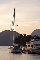 Backeddy Resort and Marina