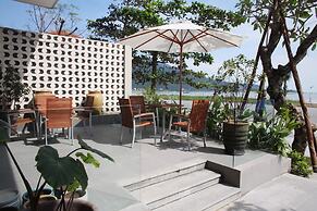 Dan Oasis Beach Hotel and Apartment