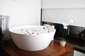 1866 Court & Suites