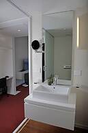 1866 Court & Suites