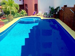 Hotel y Suites Los Encantos