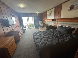 Sunset Oceanfront Lodging