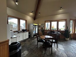 Sunset Oceanfront Lodging