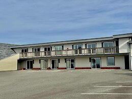 Sunset Oceanfront Lodging