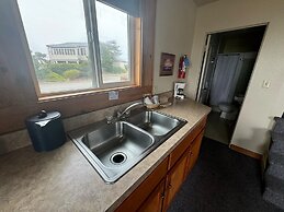 Sunset Oceanfront Lodging