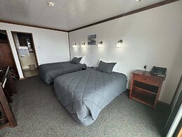 Sunset Oceanfront Lodging