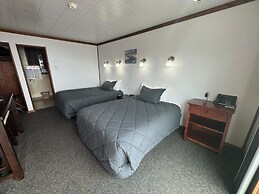 Sunset Oceanfront Lodging