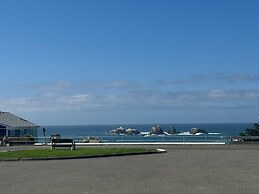 Sunset Oceanfront Lodging