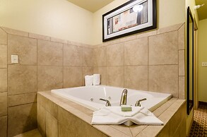 Cobblestone Inn & Suites - Cambridge