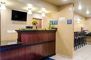 Cobblestone Inn & Suites - Cambridge
