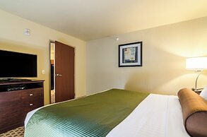 Cobblestone Inn & Suites - Cambridge
