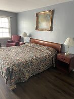 Budget Host Three Crowns Motor Lodge