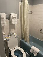 Budget Host Three Crowns Motor Lodge