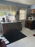 Budget Host Three Crowns Motor Lodge