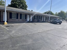 Budget Host Three Crowns Motor Lodge