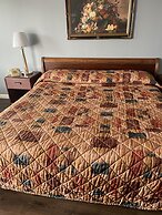 Budget Host Three Crowns Motor Lodge