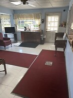 Budget Host Three Crowns Motor Lodge