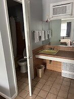 Budget Host Three Crowns Motor Lodge