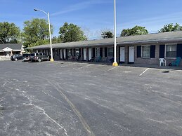 Budget Host Three Crowns Motor Lodge