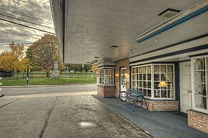 Budget Host Three Crowns Motor Lodge