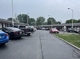 Budget Host Three Crowns Motor Lodge