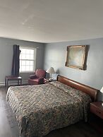 Budget Host Three Crowns Motor Lodge