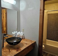 Days Inn and Suites by Wyndham Downtown Missoula-University