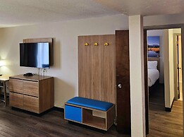 Days Inn and Suites by Wyndham Downtown Missoula-University
