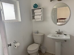 Lakeshore Lodge