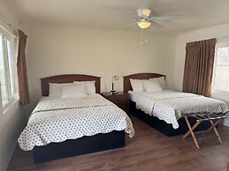 Lakeshore Lodge