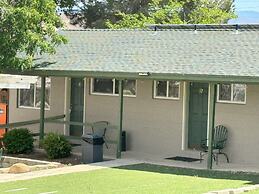 Lakeshore Lodge